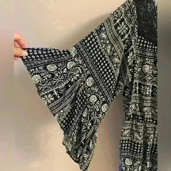 Flying tomatoes romper bell sleeves paisley print boho elastic waist. Large - Picture 4 of 8